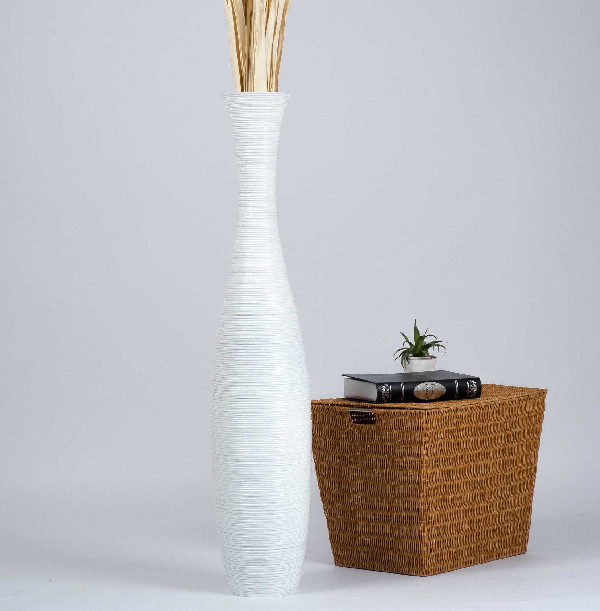 Large Mango Wood Floor Vase – Handcrafted Decorative Highlight from Thailand, 105 cm