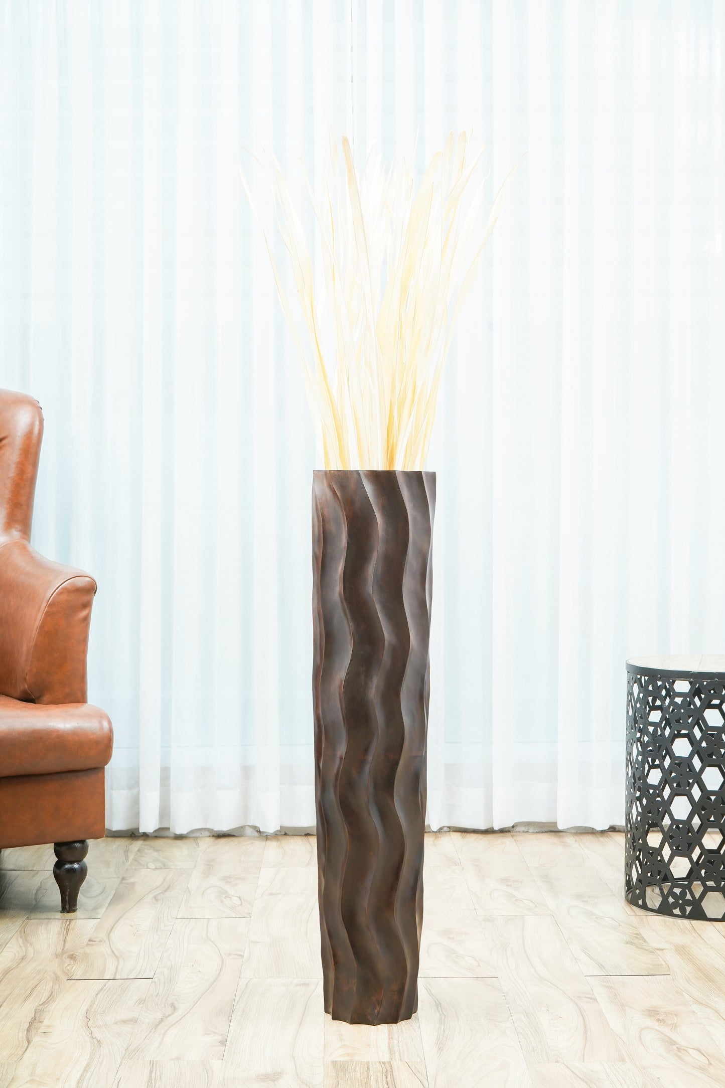 Large Mango Wood Floor Vase – Handcrafted Decorative Highlight from Thailand, 85 cm
