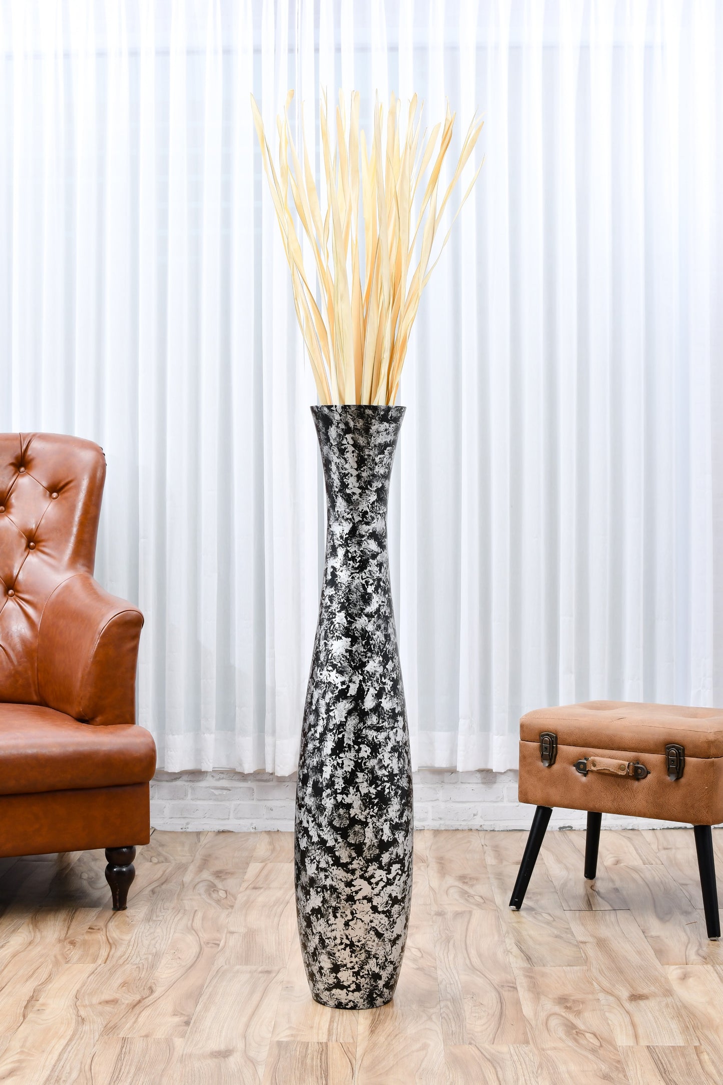 Large Mango Wood Floor Vase – Handcrafted Decorative Highlight from Thailand, 105 cm