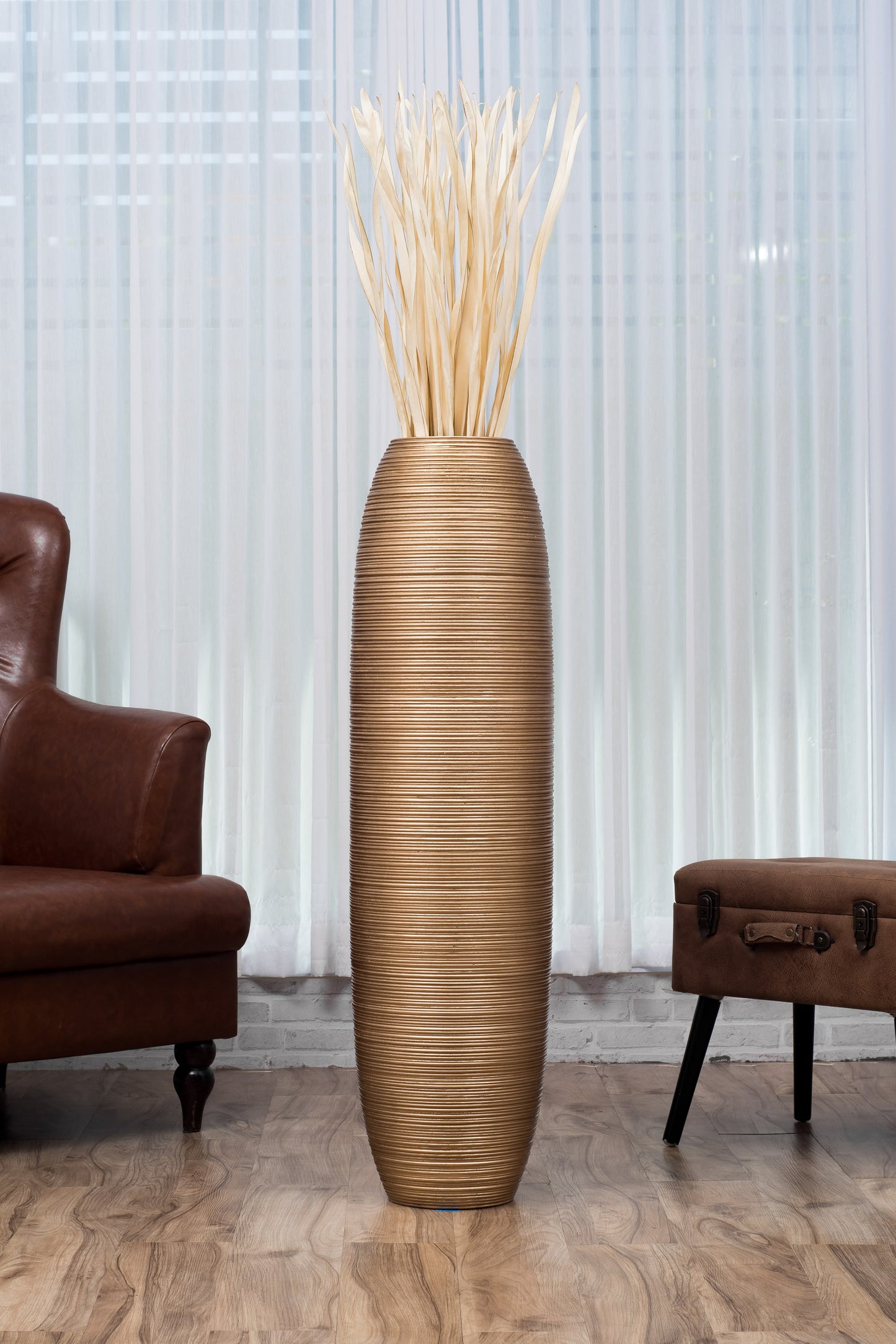 Large Mango Wood Floor Vase – Handcrafted Decorative Highlight from Thailand, 105 cm