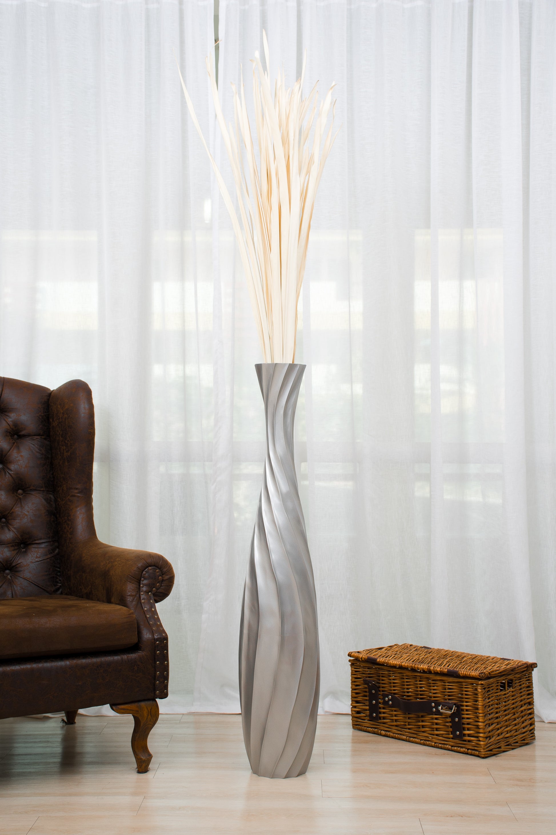 Large Mango Wood Floor Vase – Handcrafted Decorative Highlight from Thailand, 105 cm