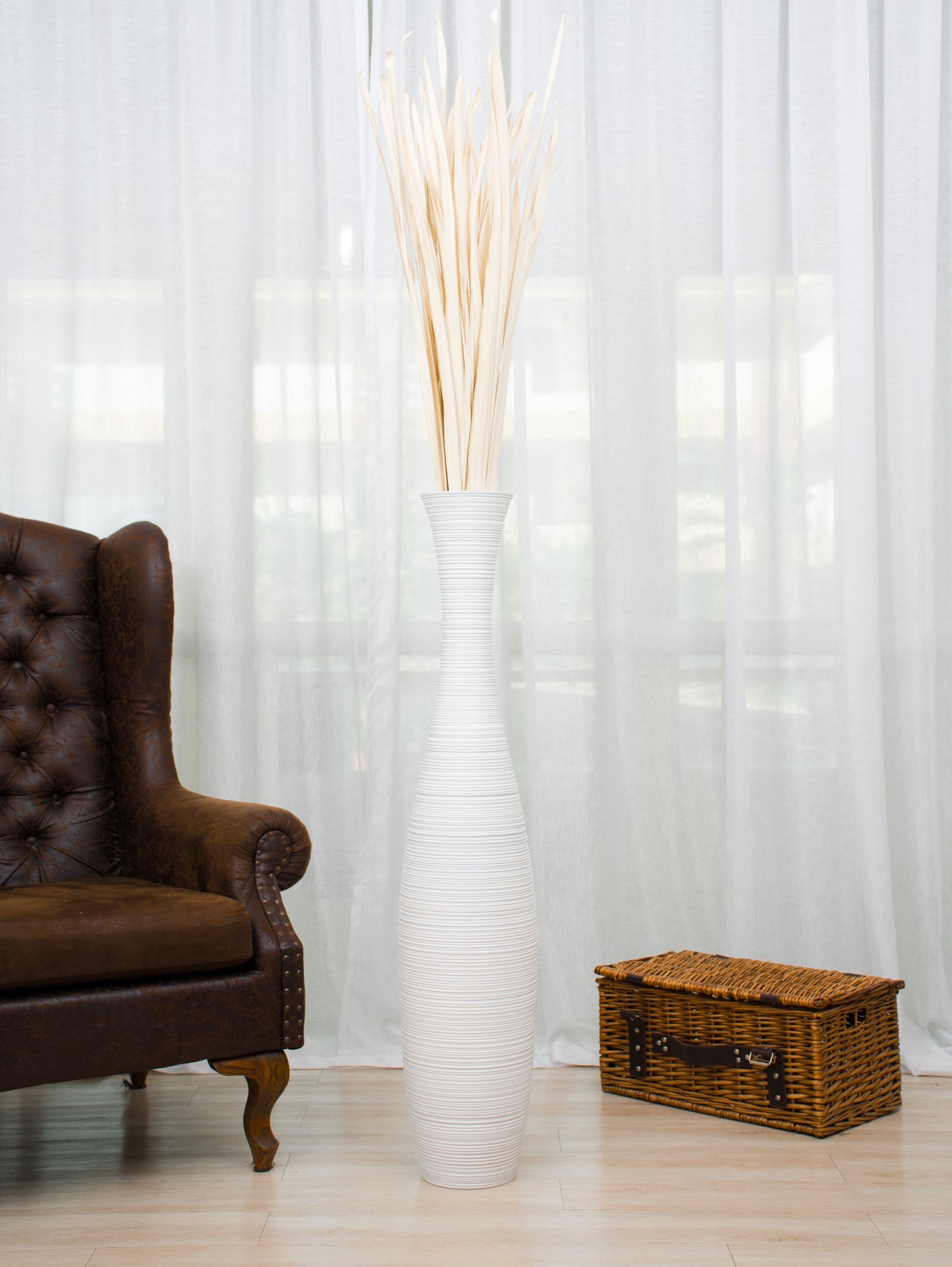 Large Mango Wood Floor Vase – Handcrafted Decorative Highlight from Thailand, 105 cm