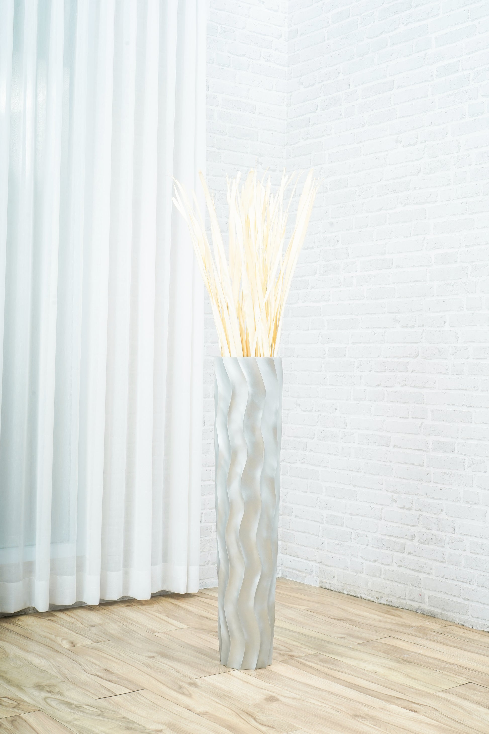 Large Mango Wood Floor Vase – Handcrafted Decorative Highlight from Thailand, 85 cm