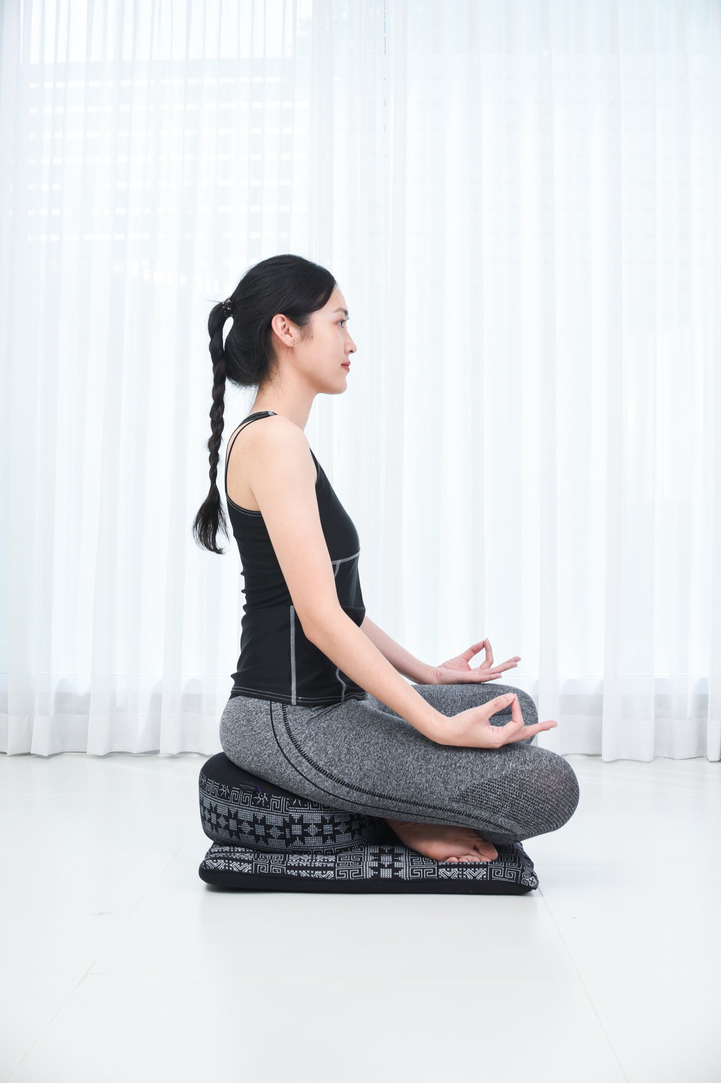 Compact Meditation Cushion Set Made of Kapok – Small Zabuton & Zafu with Cotton Cover, Cbt4 - Black