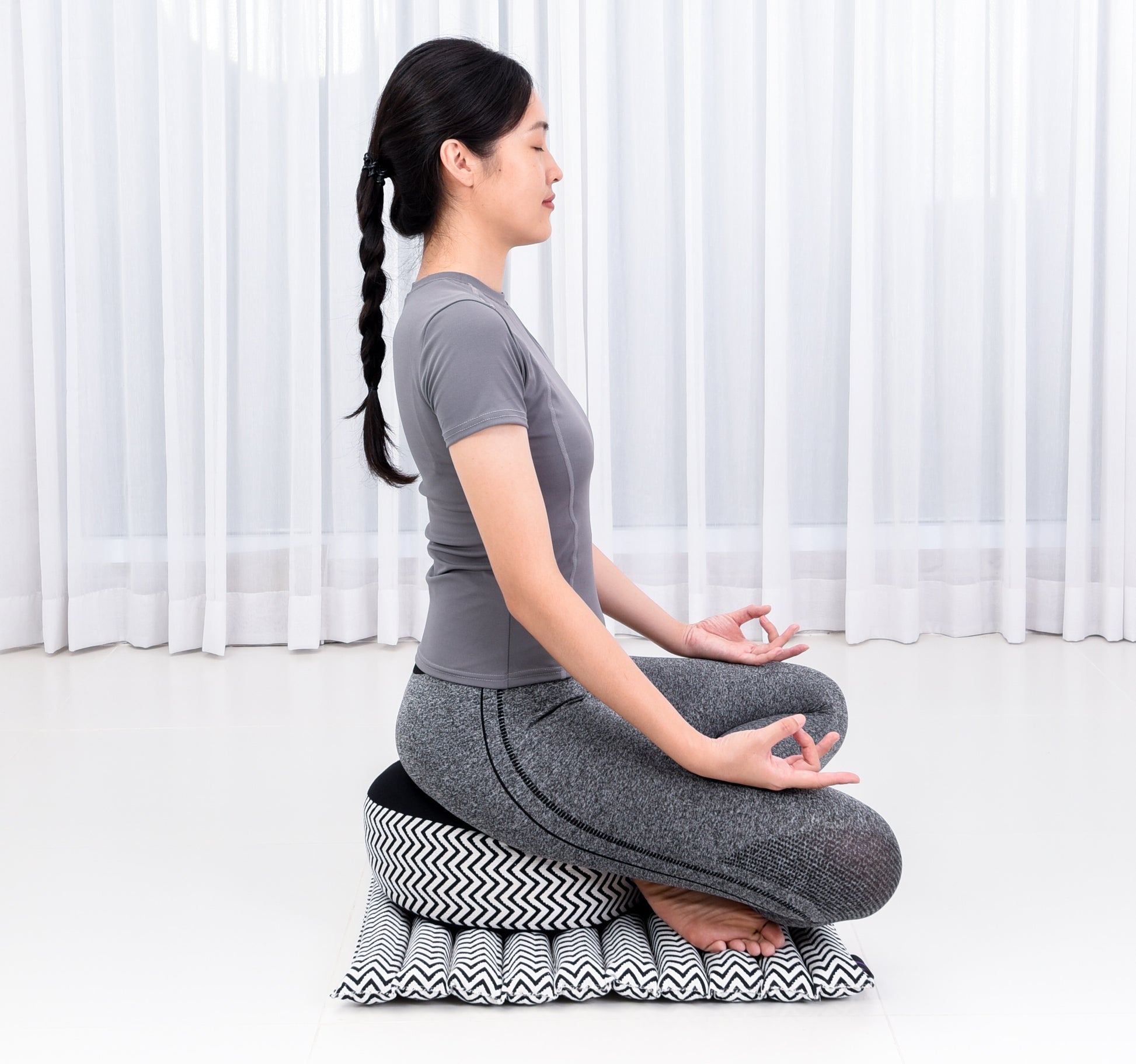 Compact Meditation Cushion Set Made of Kapok – Small Zabuton & Zafu with Cotton Cover, Cbt5 - Black