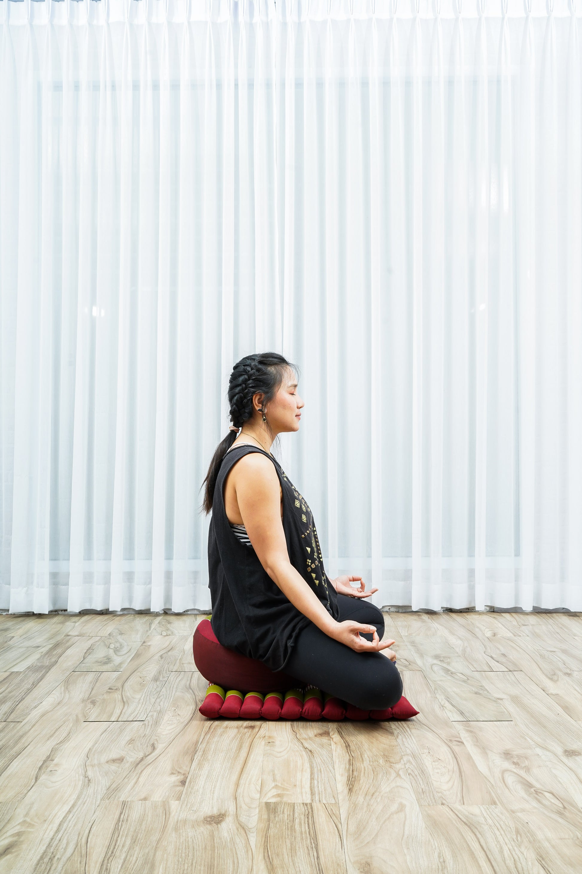 Compact Meditation Cushion Set Made of Kapok – Small Zabuton & Zafu with Cotton Cover, Sf11 - Red, Green