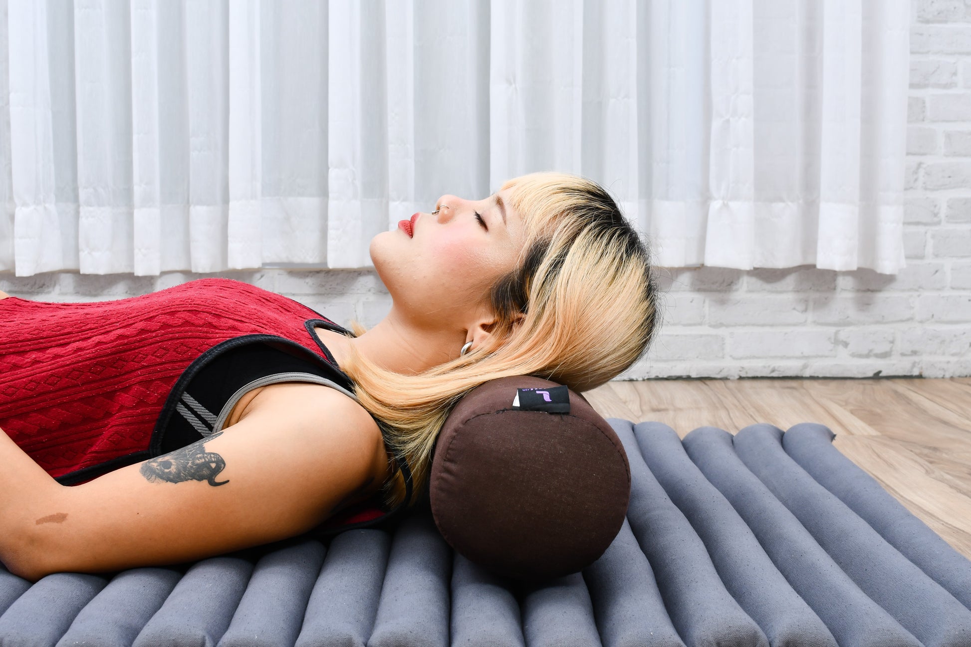 Yoga Roll Cushion – Compact Kapok Bolster & Meditation Pillow with Cotton Cover, Cl17 - Brown