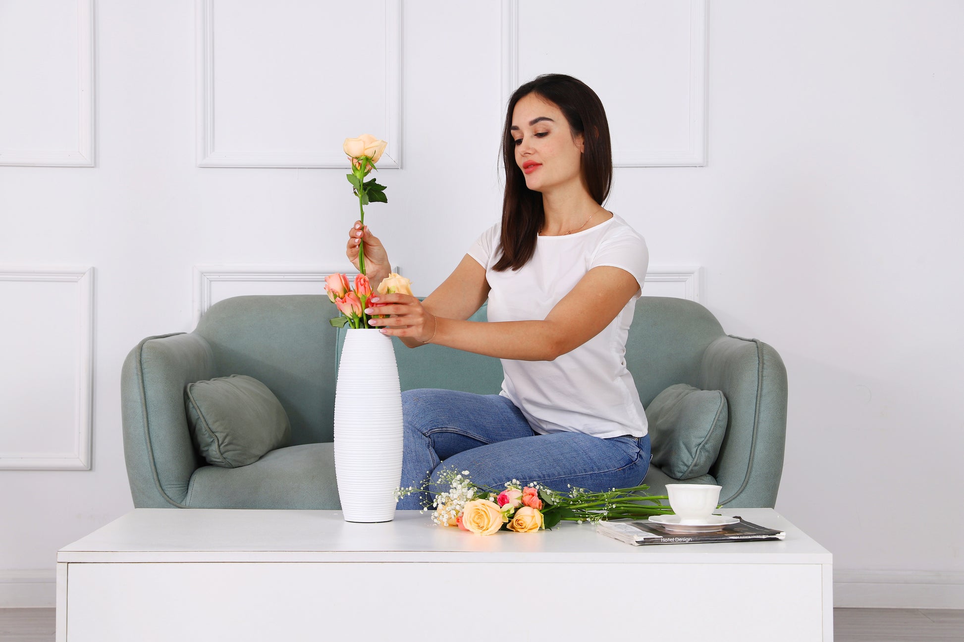 Compact Resin Vase – Stylish Waterproof Decorative Vase for Floor, Table or Shelf, white, 34 cm