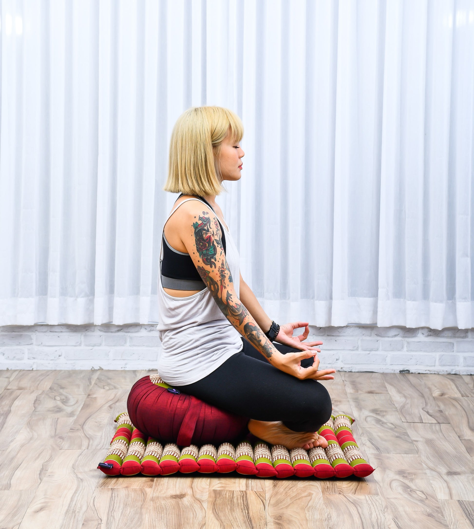 Kapok Meditation Cushion Set – Zabuton Mat & Zafu Seat Cushion with Cotton Cover, Sf11 - Red, Green