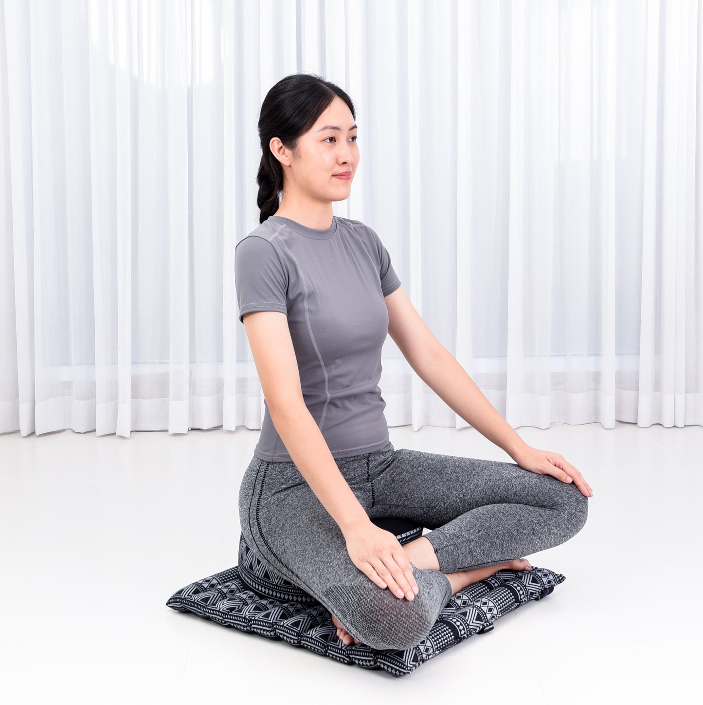 Compact Meditation Cushion Set Made of Kapok – Small Zabuton & Zafu with Cotton Cover, Cbt3 - Black