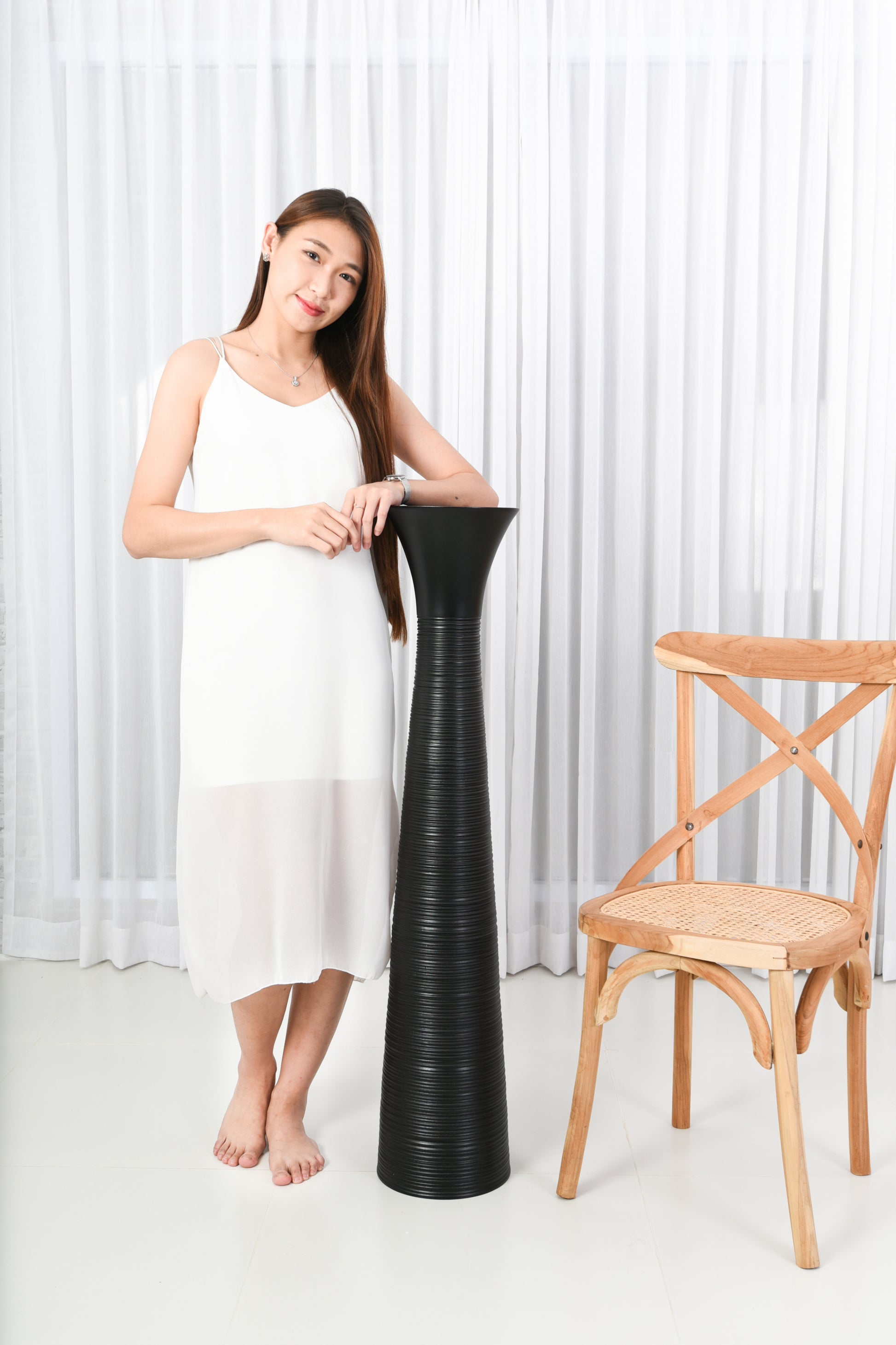 Large Mango Wood Floor Vase – Handcrafted Decorative Highlight from Thailand, 105 cm