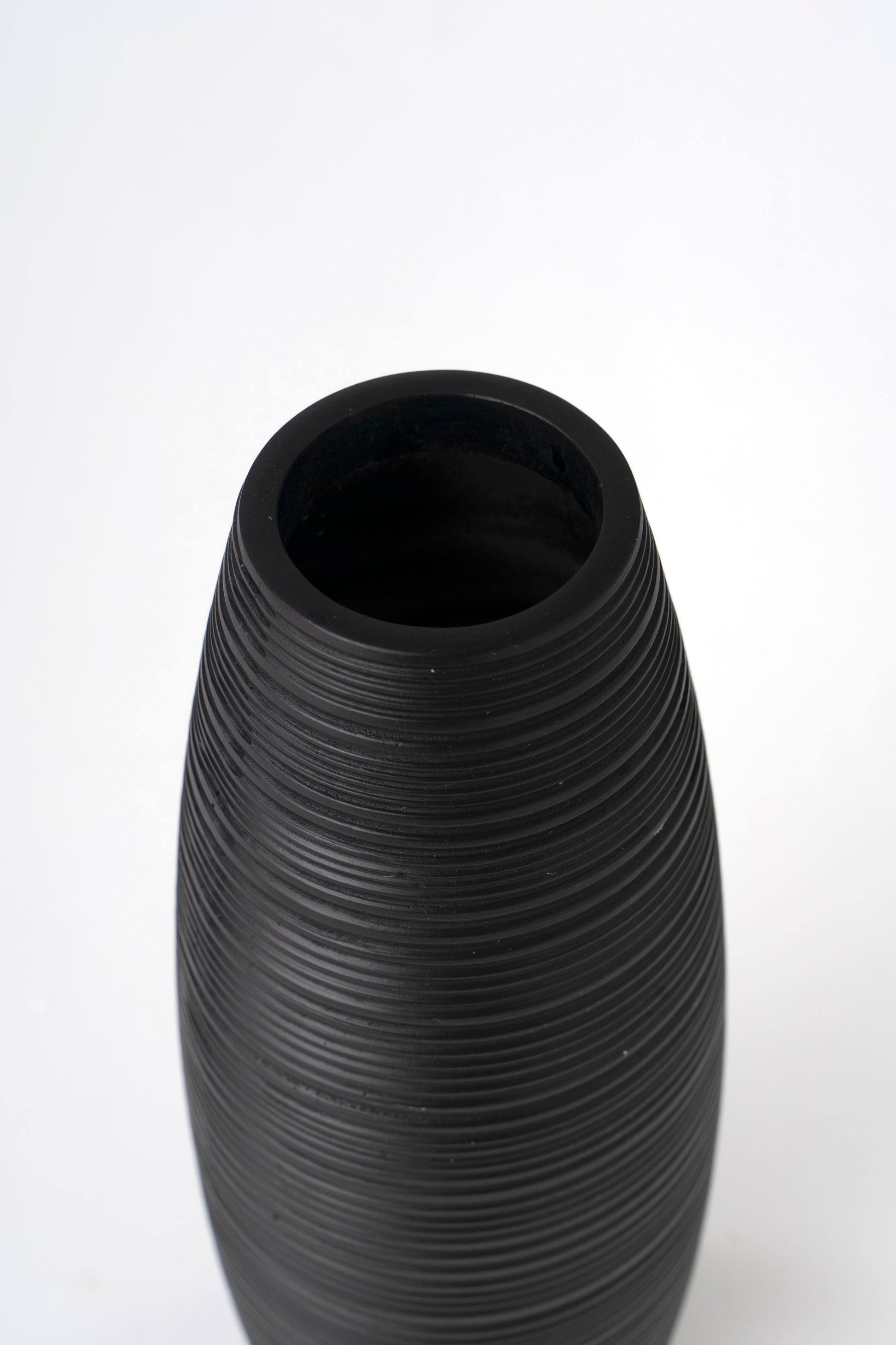 Compact Resin Vase – Stylish Waterproof Decorative Vase for Floor, Table or Shelf, black, 34 cm