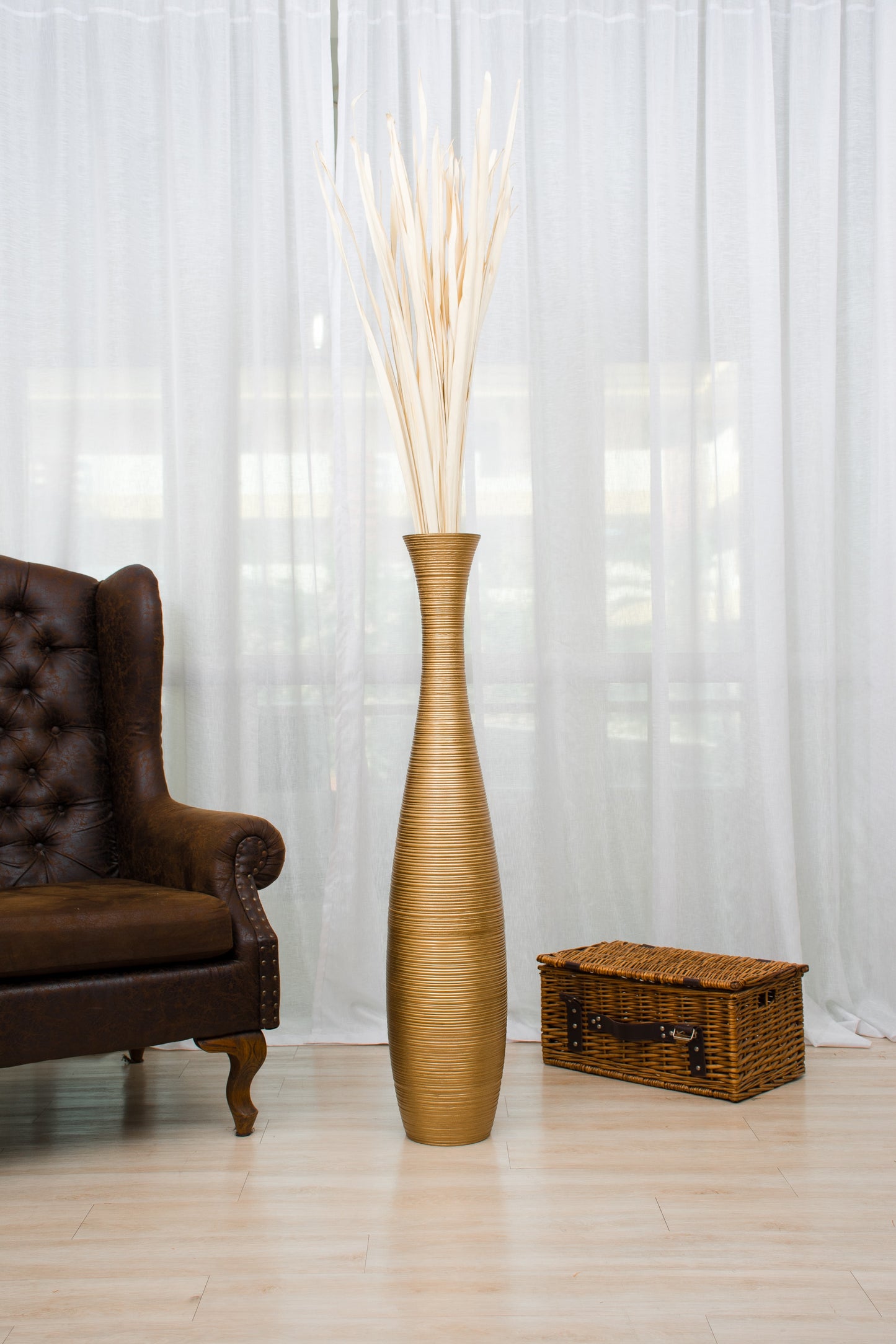 Large Mango Wood Floor Vase – Handcrafted Decorative Highlight from Thailand, 105 cm