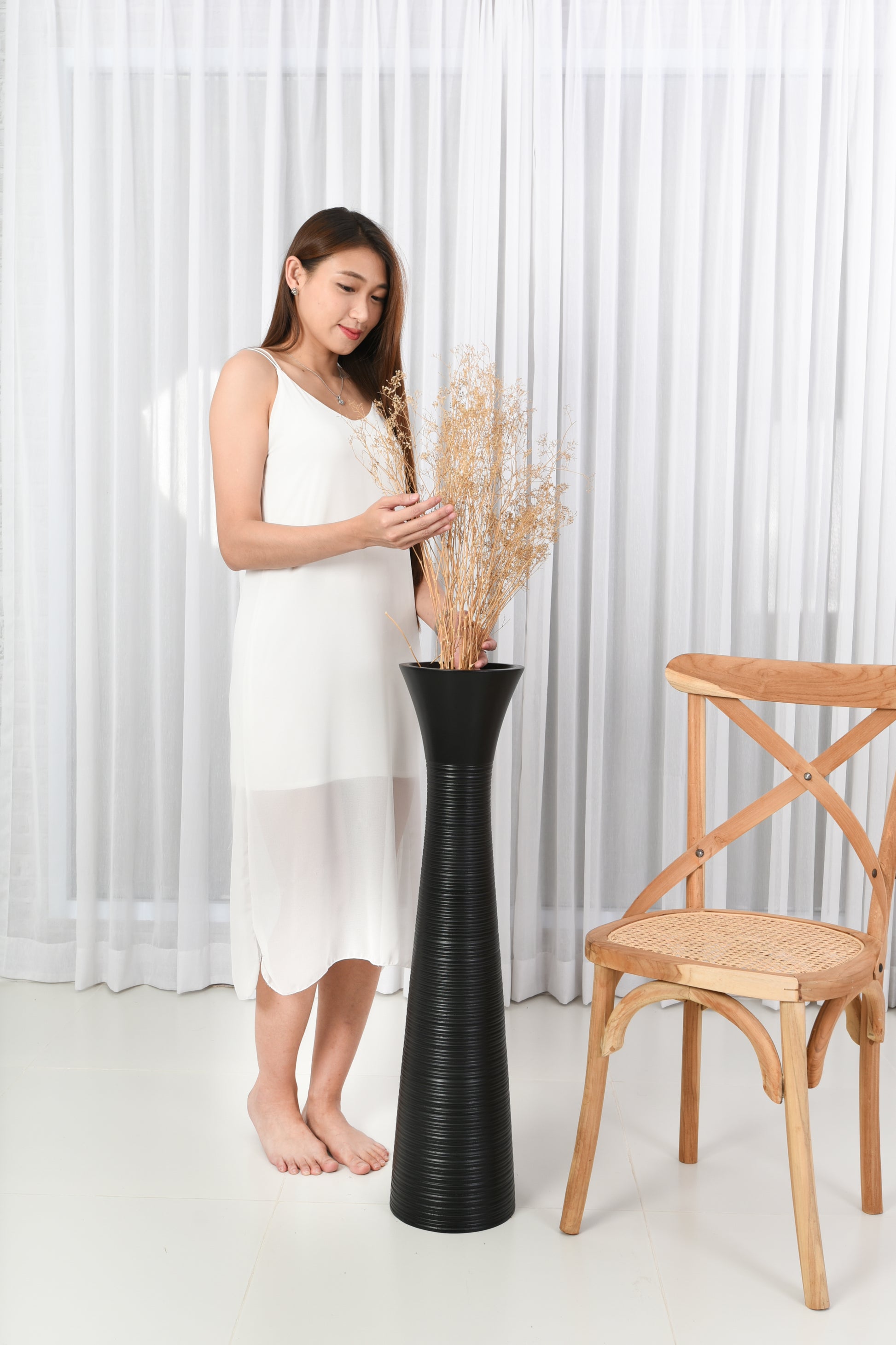 Large Mango Wood Floor Vase – Handcrafted Decorative Highlight from Thailand, 85 cm