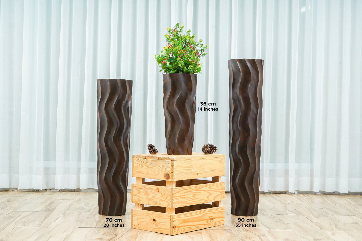 Large Mango Wood Floor Vase – Handcrafted Decorative Highlight from Thailand, 65 cm