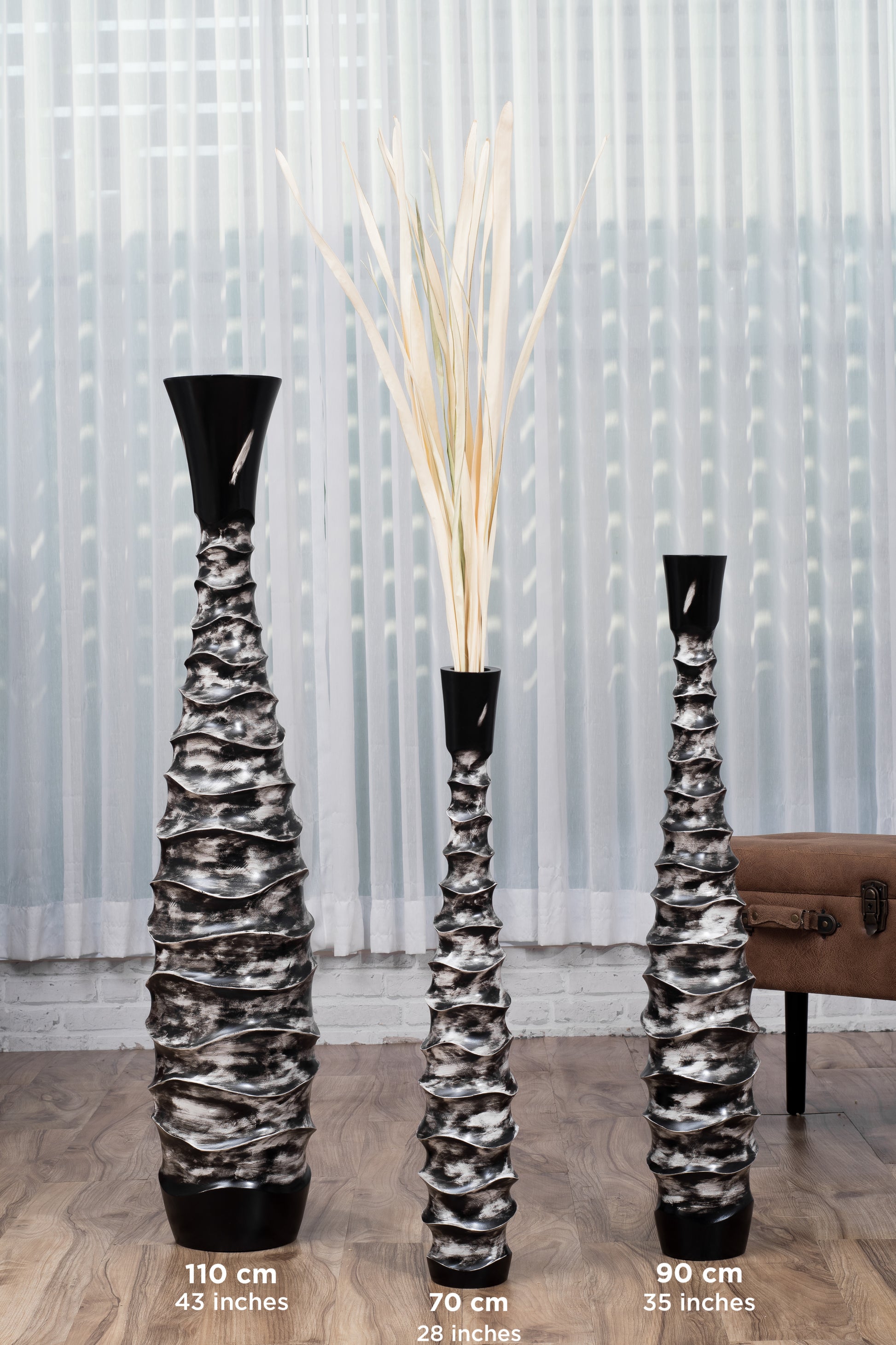 Large Mango Wood Floor Vase – Handcrafted Decorative Highlight from Thailand, 105 cm