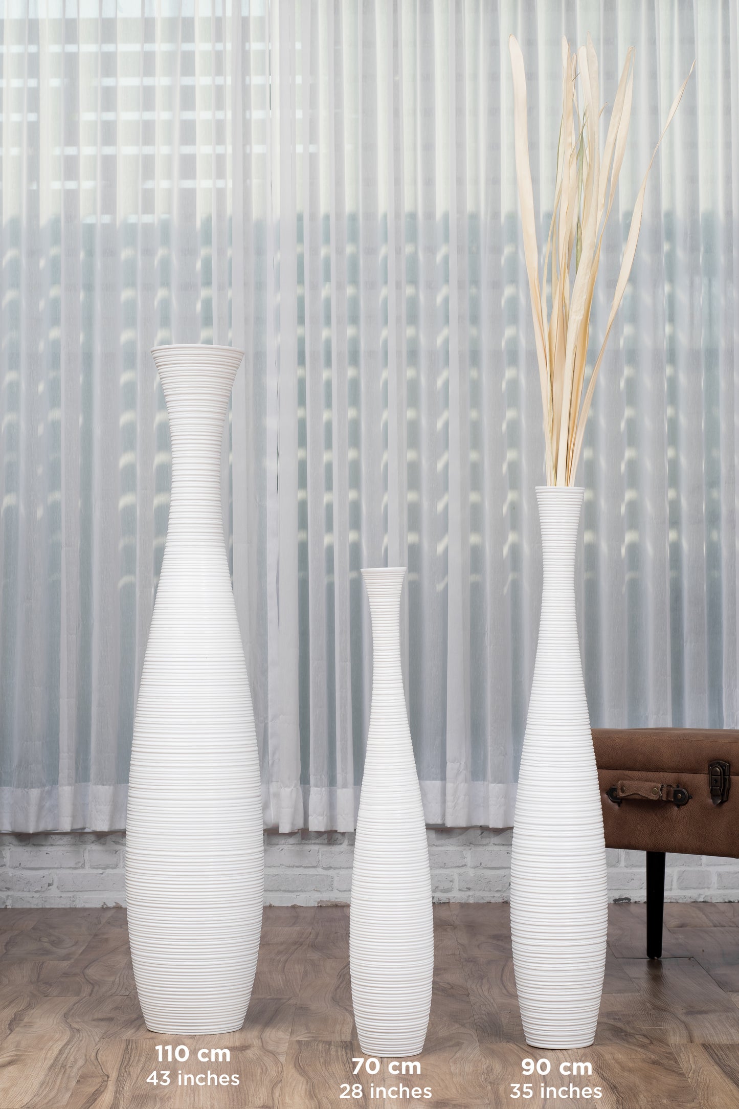 Large Mango Wood Floor Vase – Handcrafted Decorative Highlight from Thailand, 105 cm