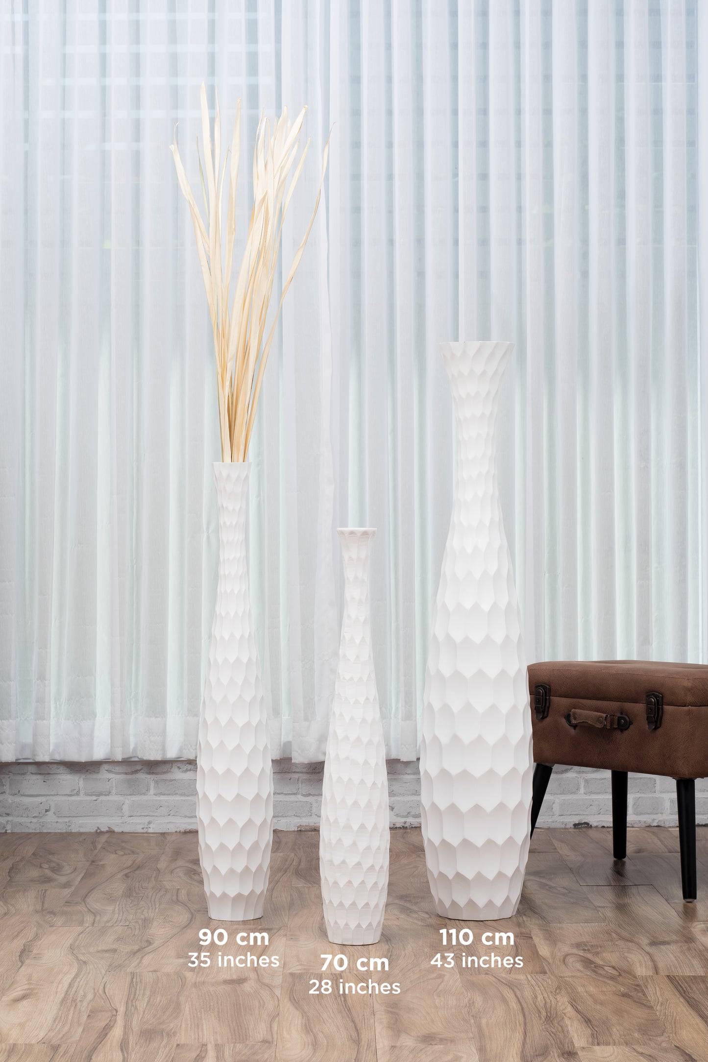 Large Mango Wood Floor Vase – Handcrafted Decorative Highlight from Thailand, 105 cm