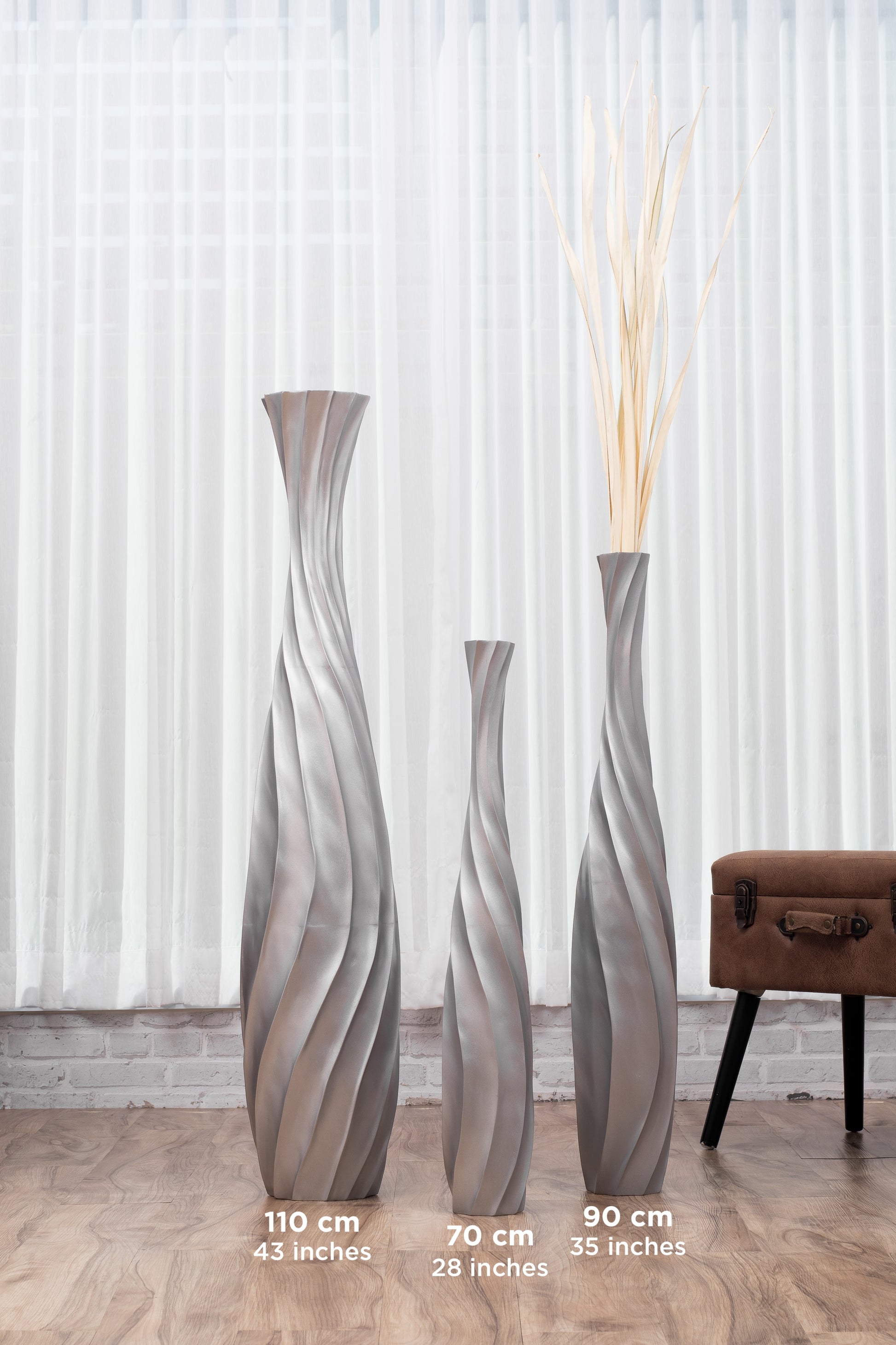 Large Mango Wood Floor Vase – Handcrafted Decorative Highlight from Thailand, 105 cm