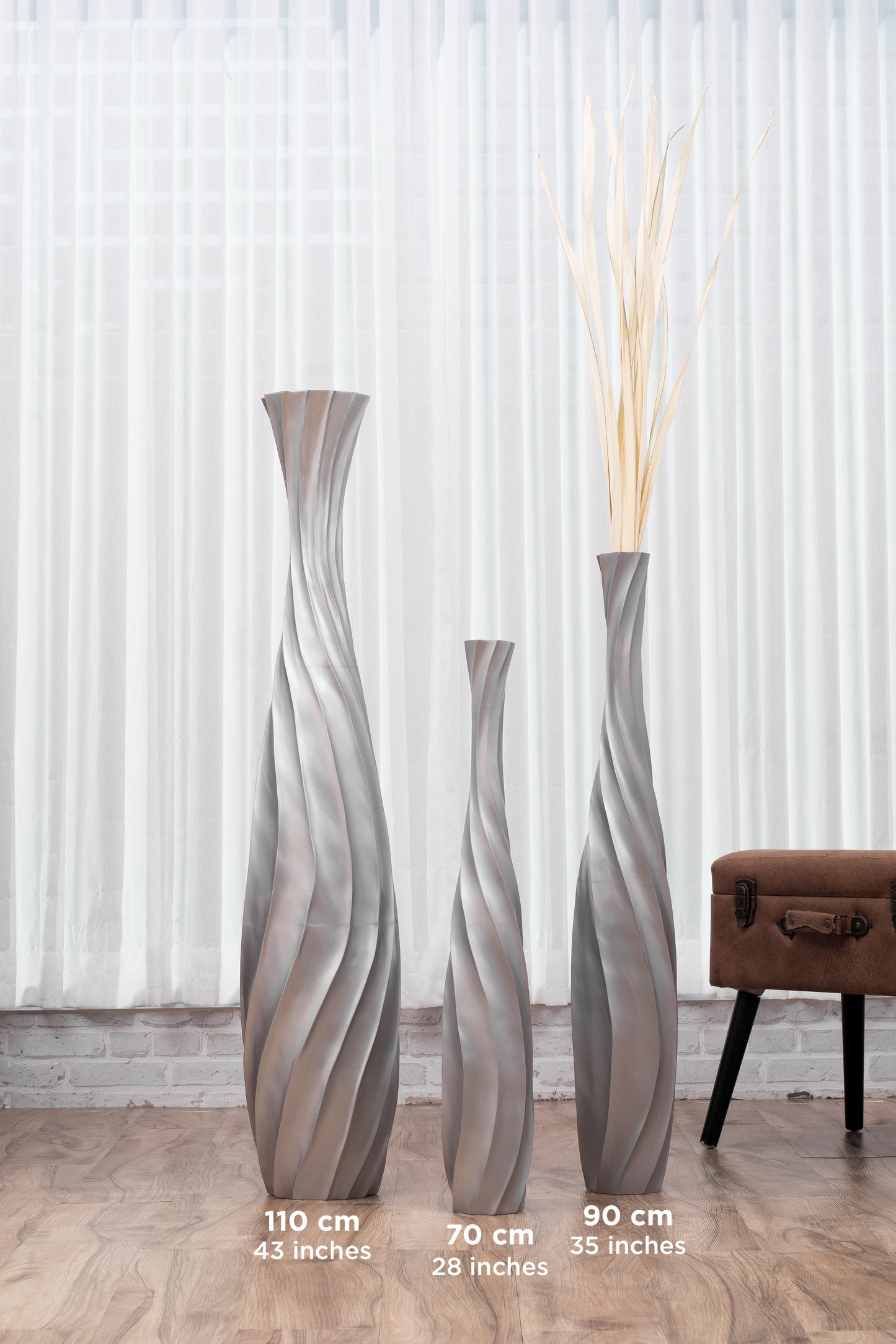 Large Mango Wood Floor Vase – Handcrafted Decorative Highlight from Thailand, 105 cm