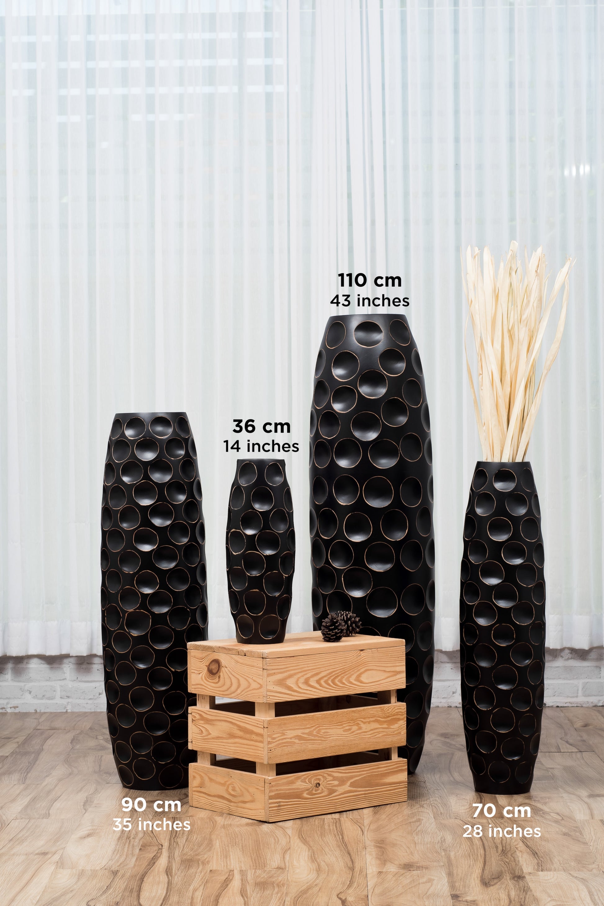 Large Mango Wood Floor Vase – Handcrafted Decorative Highlight from Thailand, 105 cm