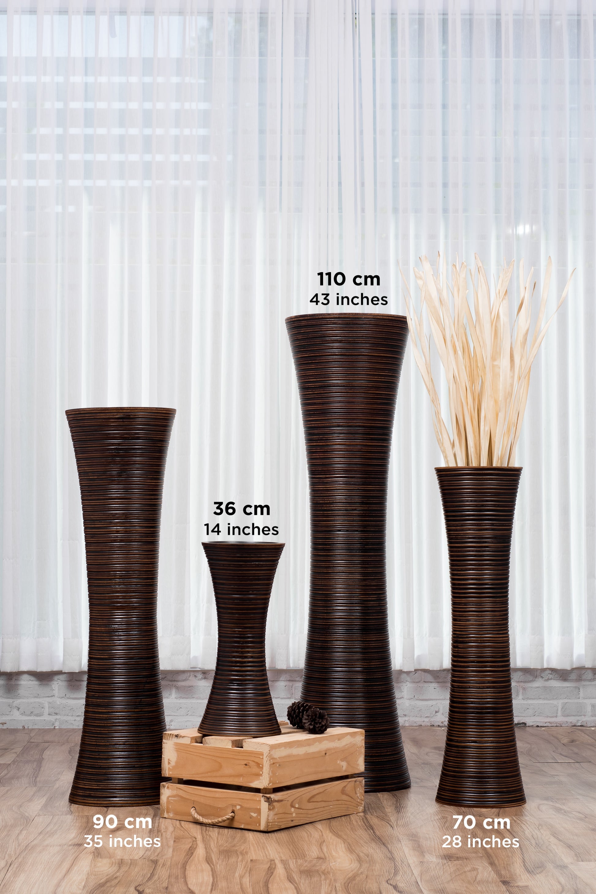 Large Mango Wood Floor Vase – Handcrafted Decorative Highlight from Thailand, 105 cm