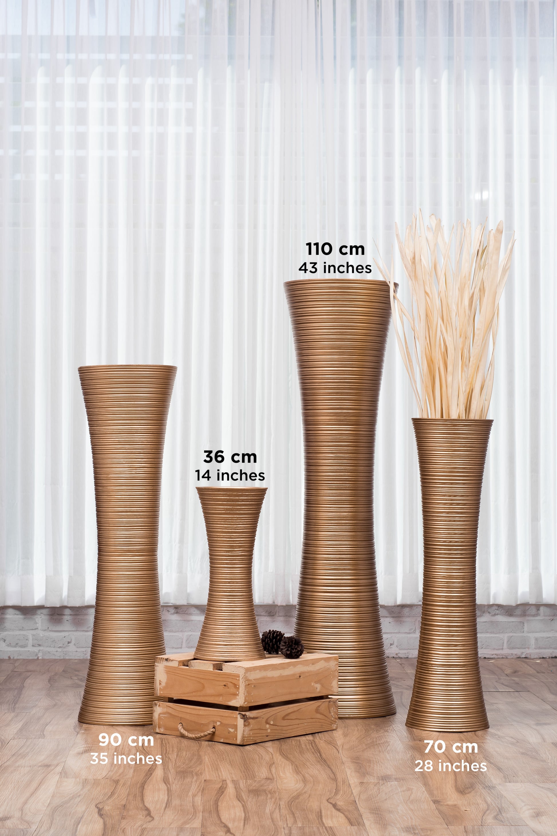 Large Mango Wood Floor Vase – Handcrafted Decorative Highlight from Thailand, 105 cm