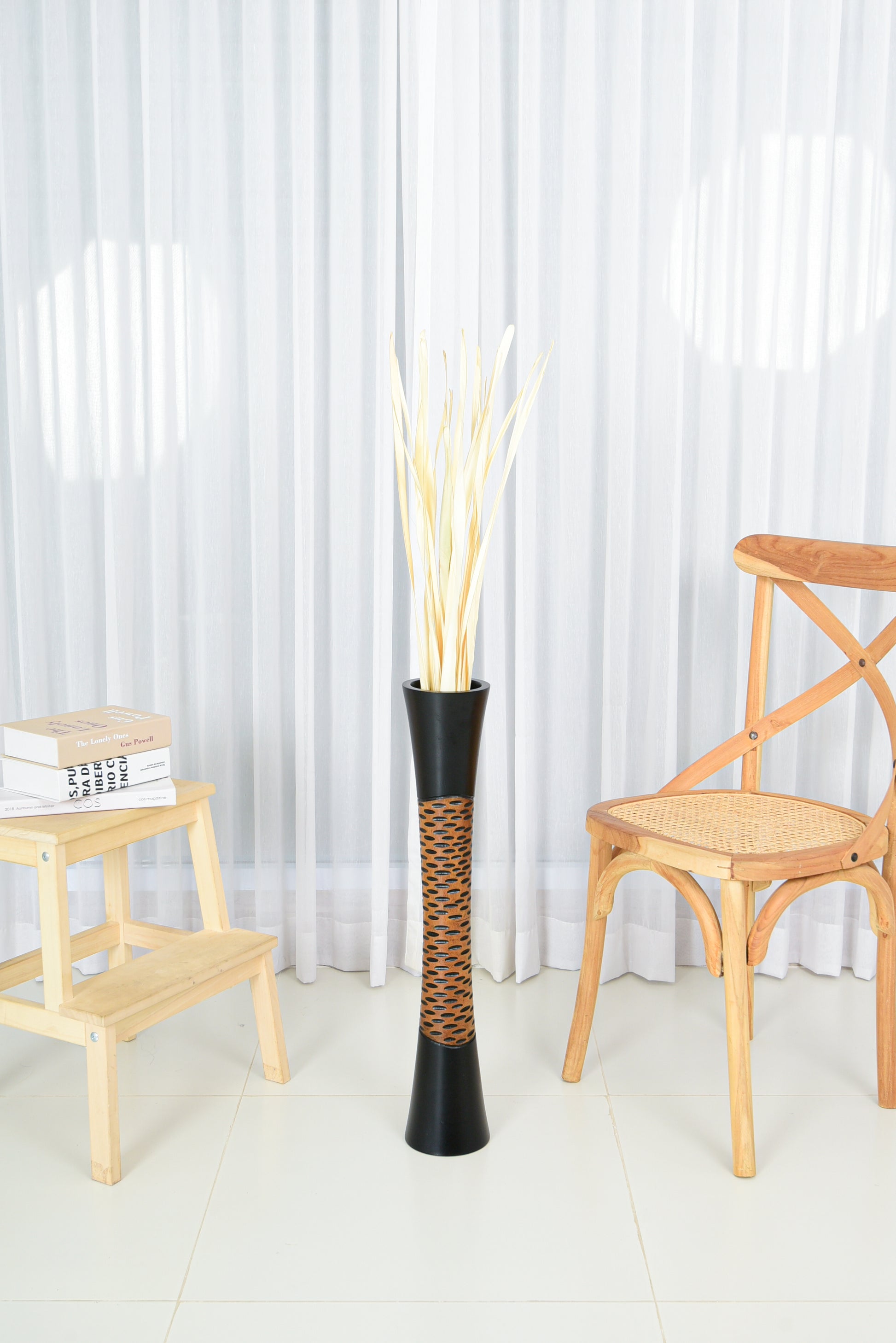 Large Mango Wood Floor Vase – Handcrafted Decorative Highlight from Thailand, 65 cm