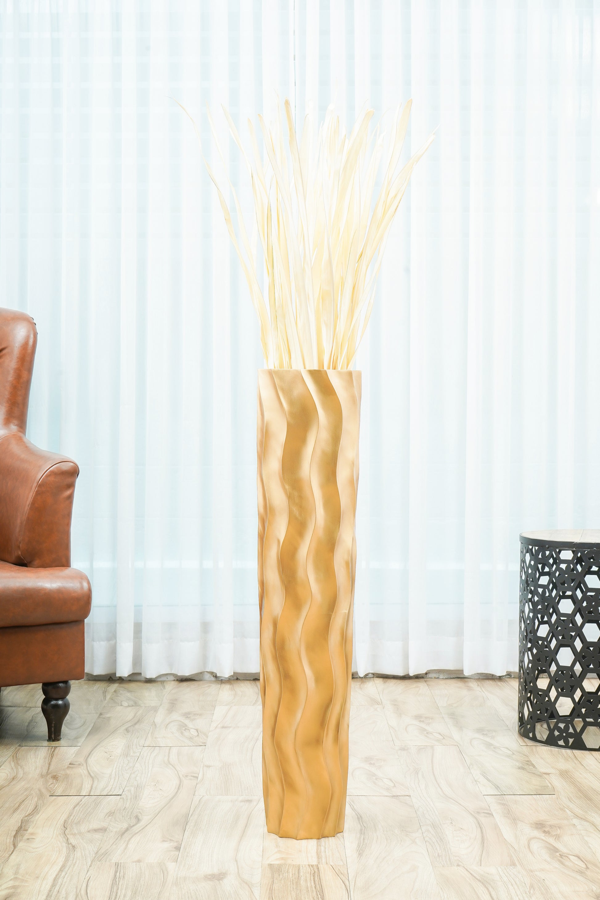 Large Mango Wood Floor Vase – Handcrafted Decorative Highlight from Thailand, 85 cm