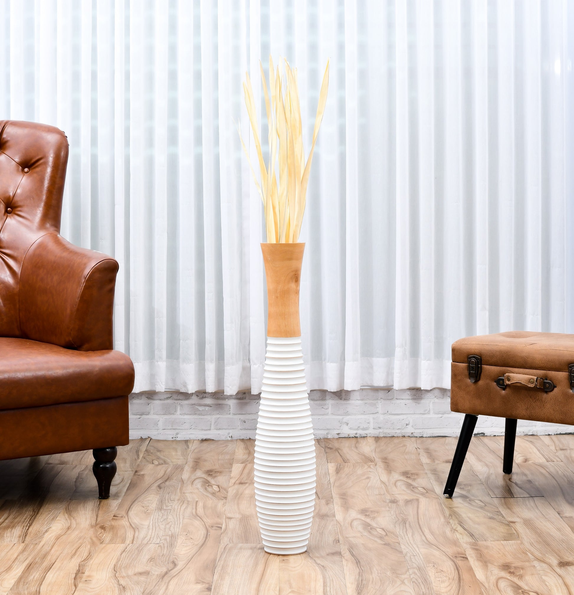 Large Mango Wood Floor Vase – Handcrafted Decorative Highlight from Thailand, 65 cm