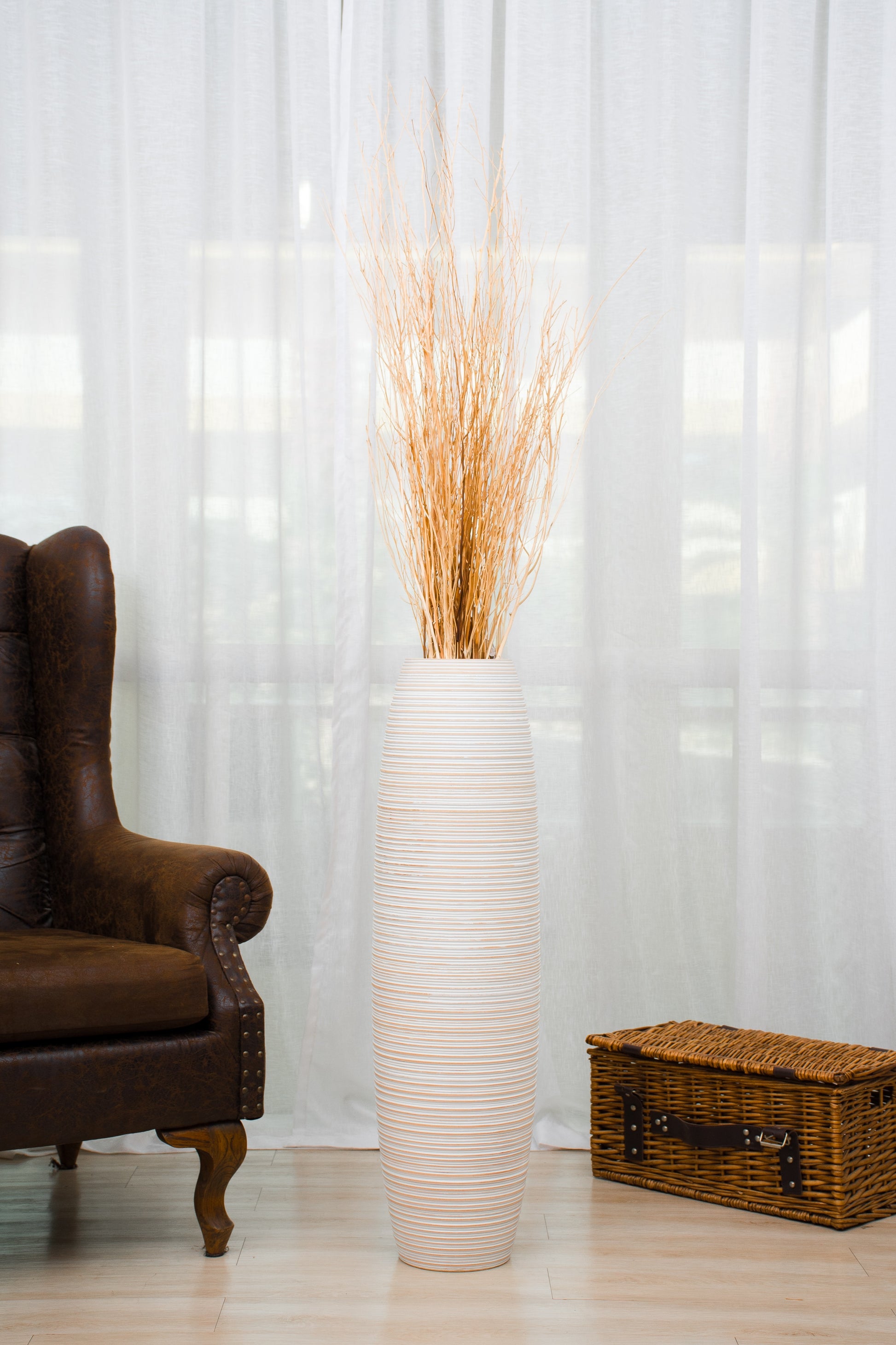 Large Mango Wood Floor Vase – Handcrafted Decorative Highlight from Thailand, 85 cm