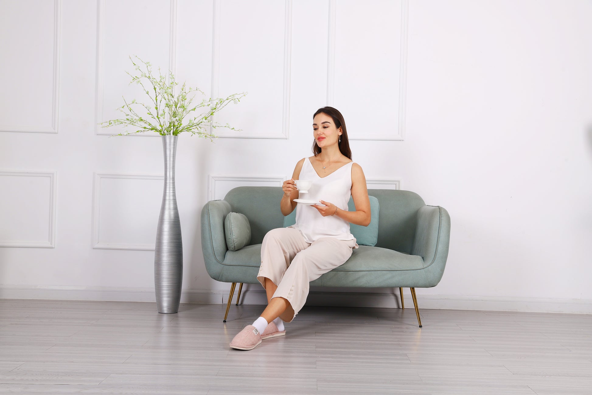 Large Resin Floor Vase – Stylish Waterproof Vase for Fresh & Dried Flowers, 105 cm