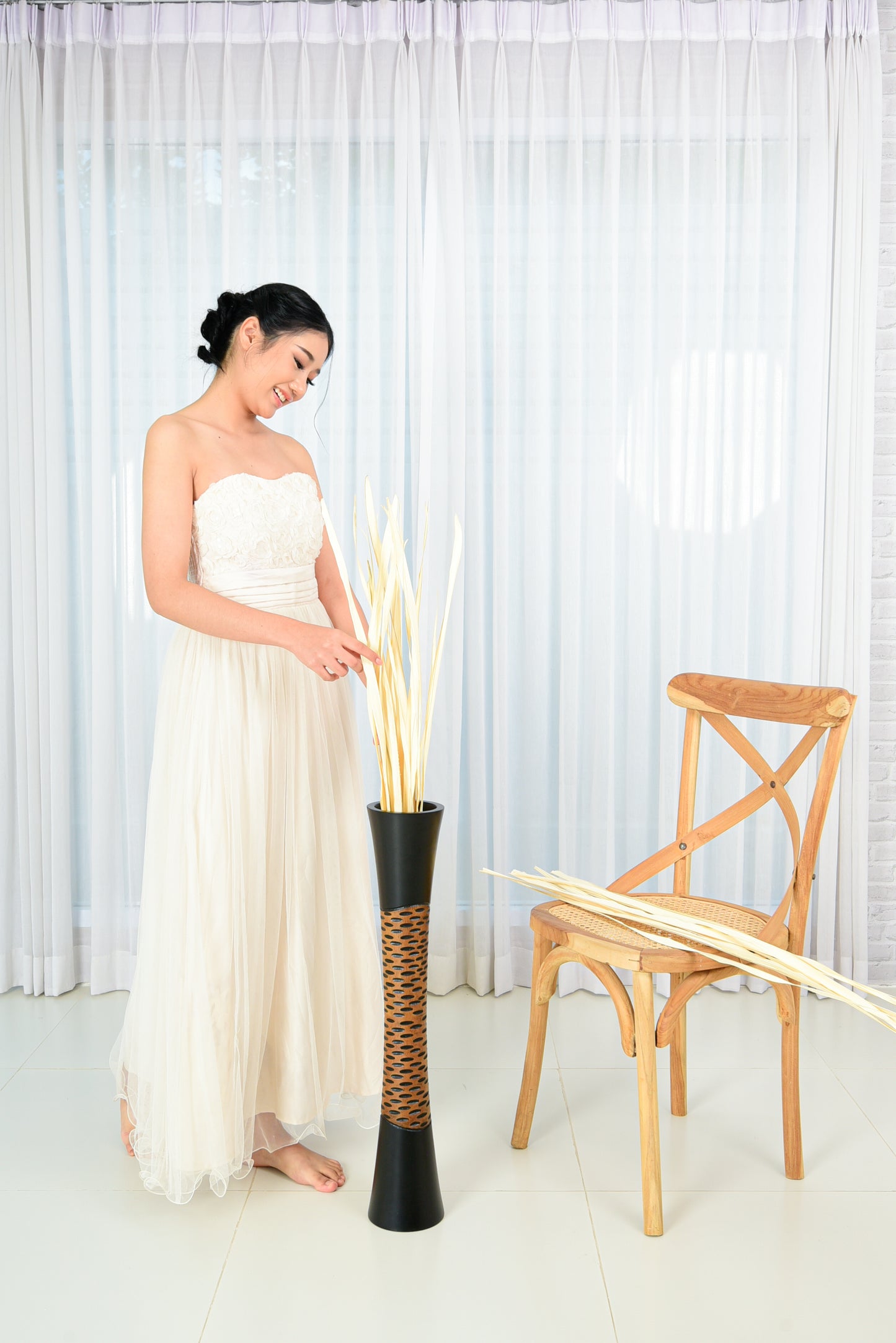 Large Mango Wood Floor Vase – Handcrafted Decorative Highlight from Thailand, 65 cm