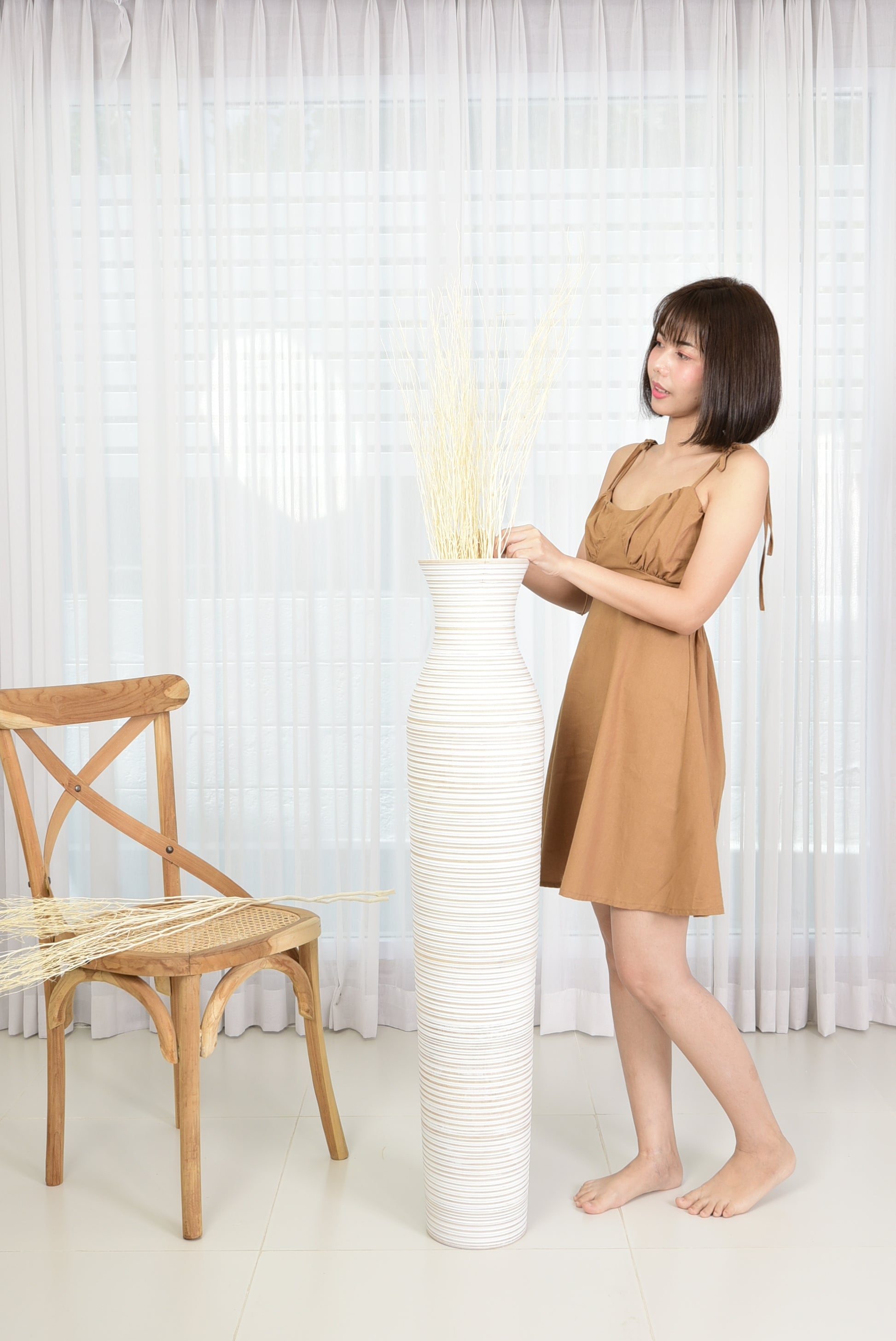 Large Mango Wood Floor Vase – Handcrafted Decorative Highlight from Thailand, 105 cm