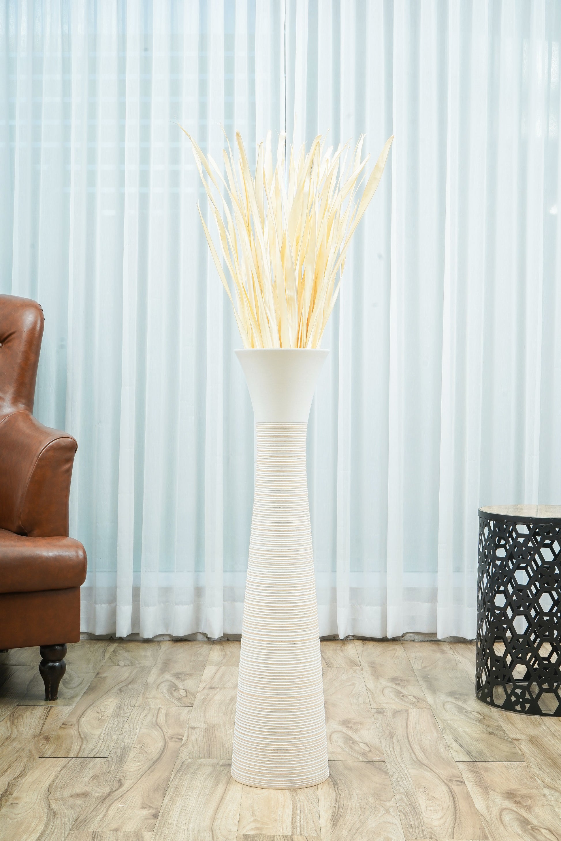 Large Mango Wood Floor Vase – Handcrafted Decorative Highlight from Thailand, 85 cm