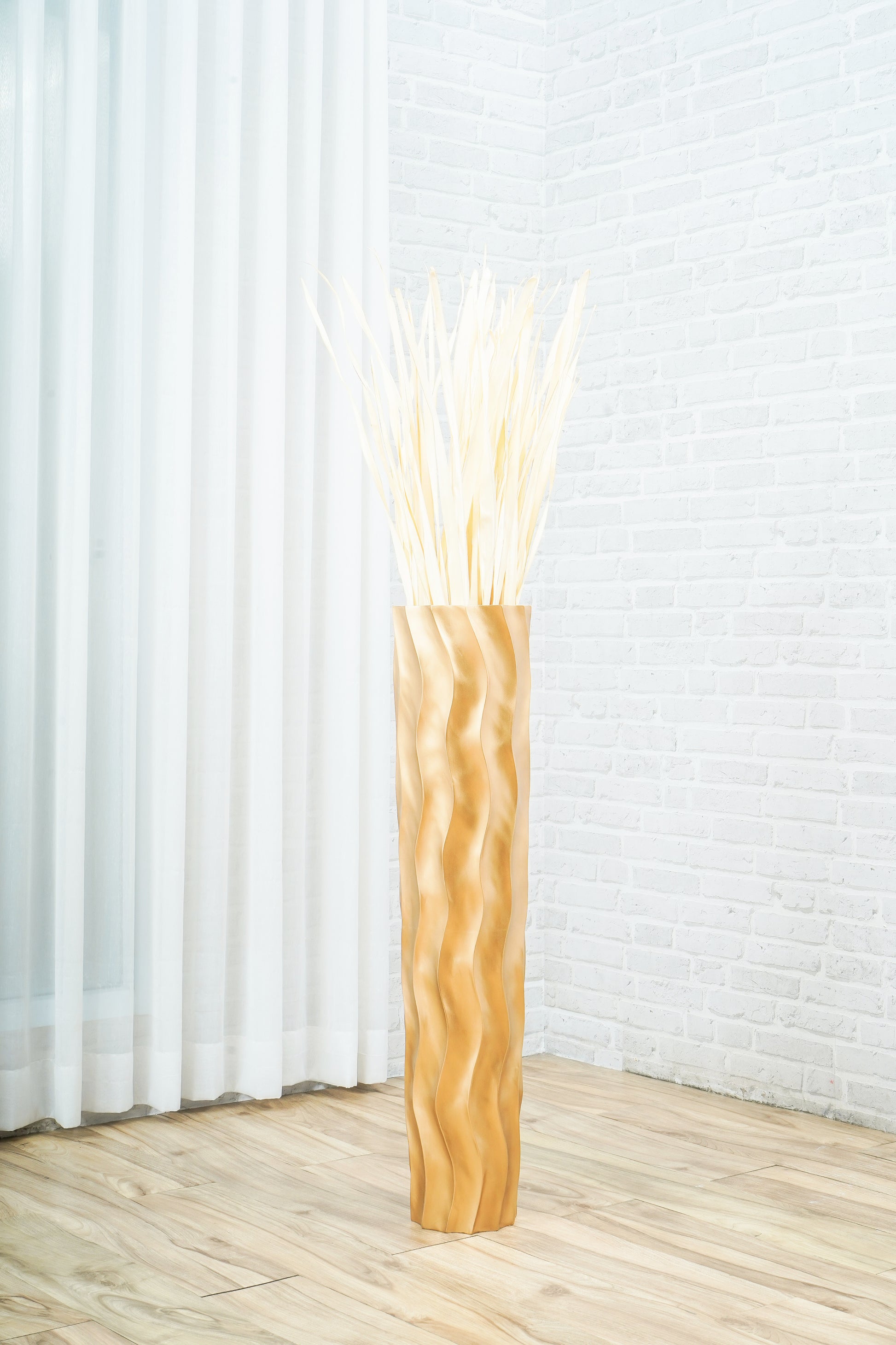 Large Mango Wood Floor Vase – Handcrafted Decorative Highlight from Thailand, 85 cm