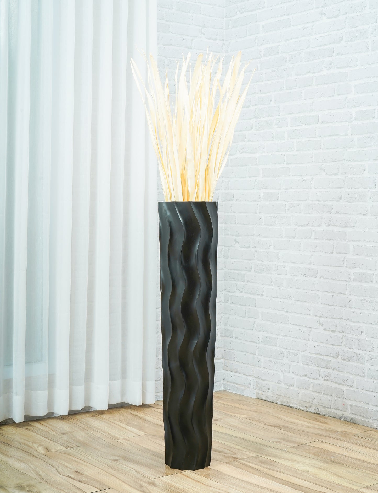 Large Mango Wood Floor Vase – Handcrafted Decorative Highlight from Thailand, 85 cm