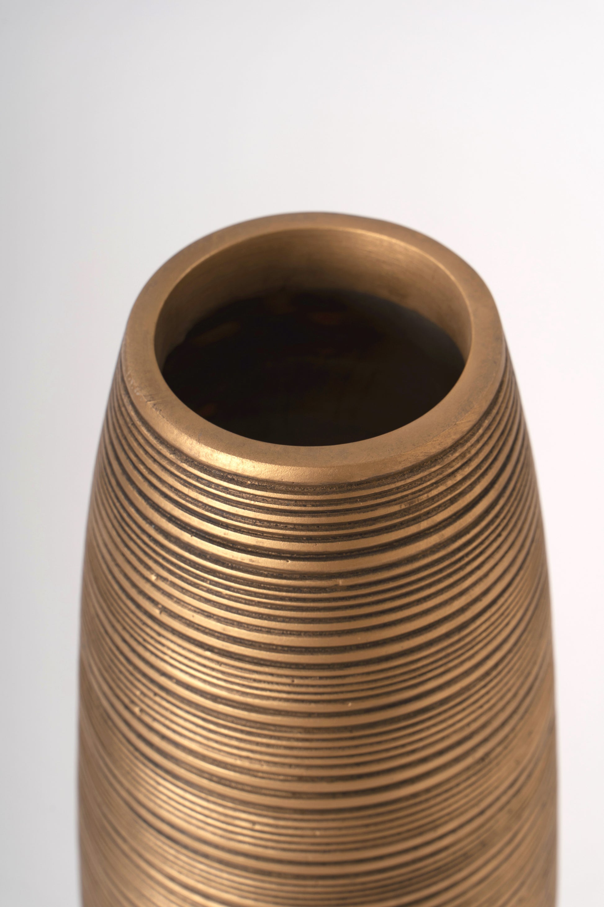 Large Resin Floor Vase – Stylish Waterproof Vase for Fresh & Dried Flowers, 85 cm