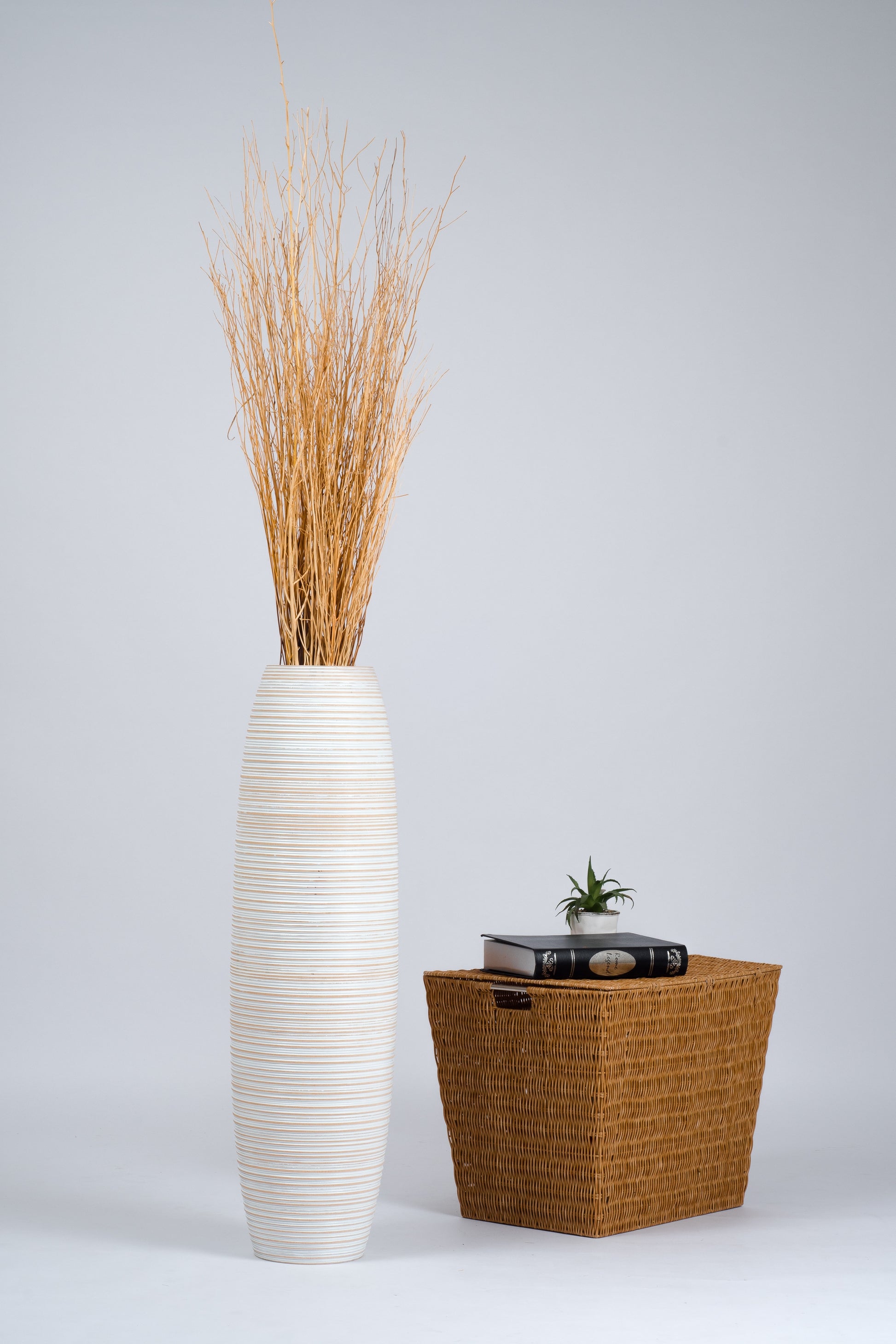 Large Mango Wood Floor Vase – Handcrafted Decorative Highlight from Thailand, 85 cm