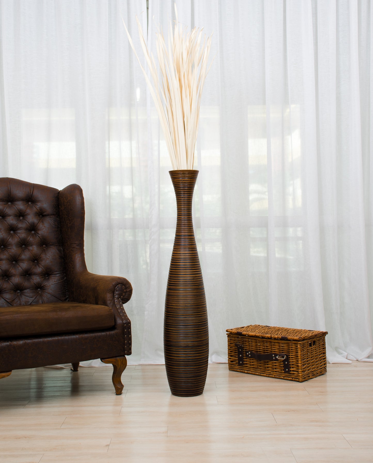 Large Mango Wood Floor Vase – Handcrafted Decorative Highlight from Thailand, 105 cm